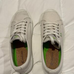 Cariuma Women’s shoes